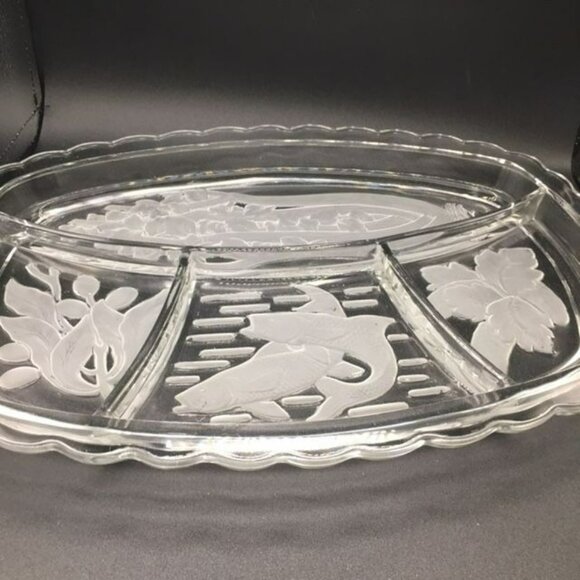 Rare VTG Tiara Glass 4-Part Divided Relish Dish With Intaglio Etched Frosted Des - Picture 1 of 7